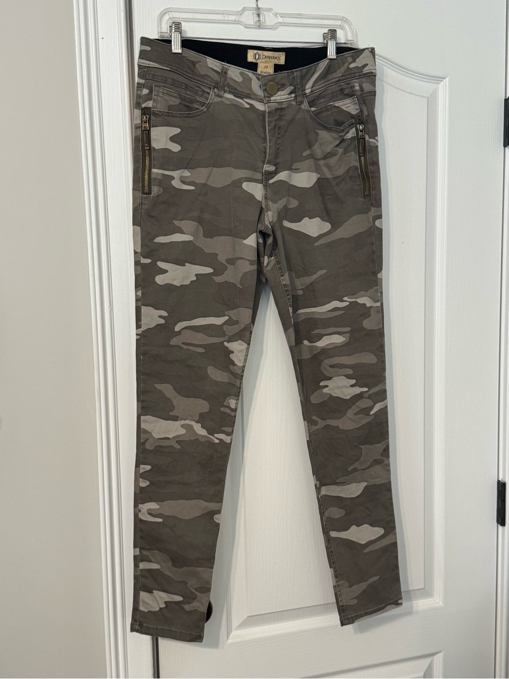 Democracy Women's Camo Skinny Jeans - Gray /Olive Camo